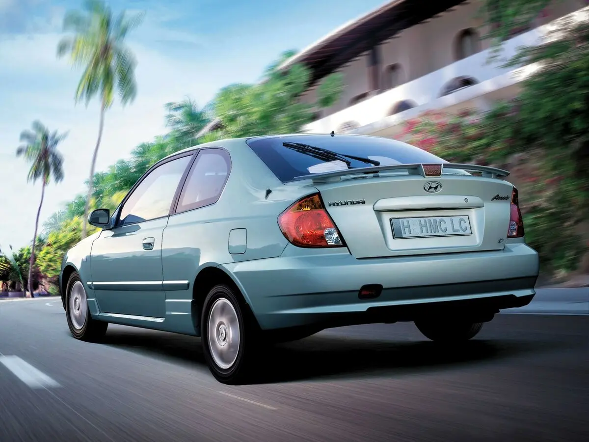 Hyundai Accent II Рестайлинг Хэтчбек 3 дв. — фото 4