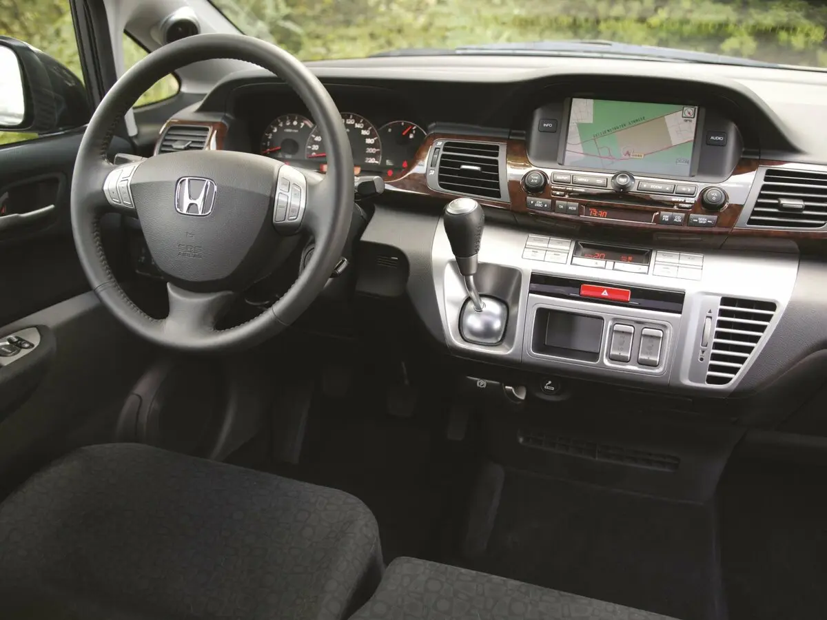 Honda FR-V 2004 – 2009 Компактвэн — 照片 7