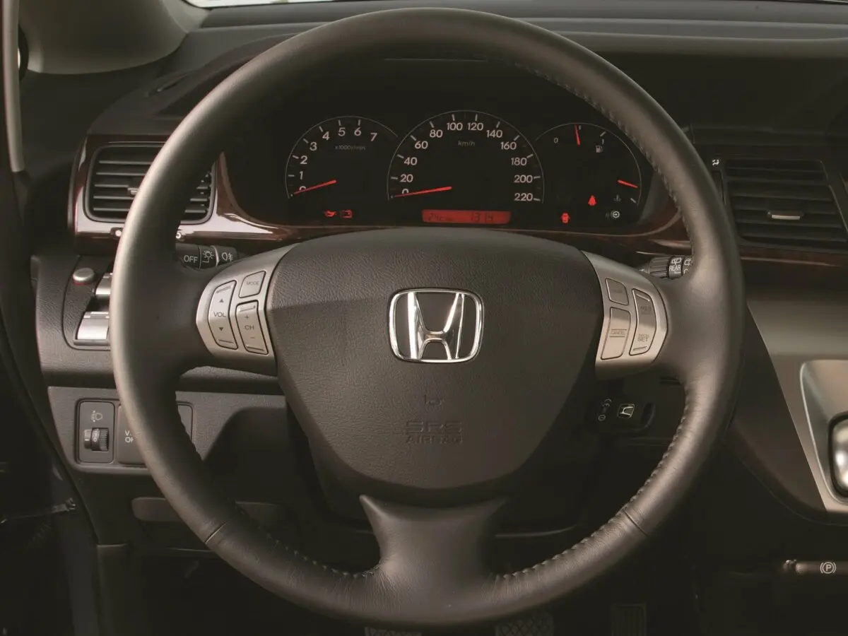 Honda FR-V 2004 – 2009 Компактвэн — 照片 9