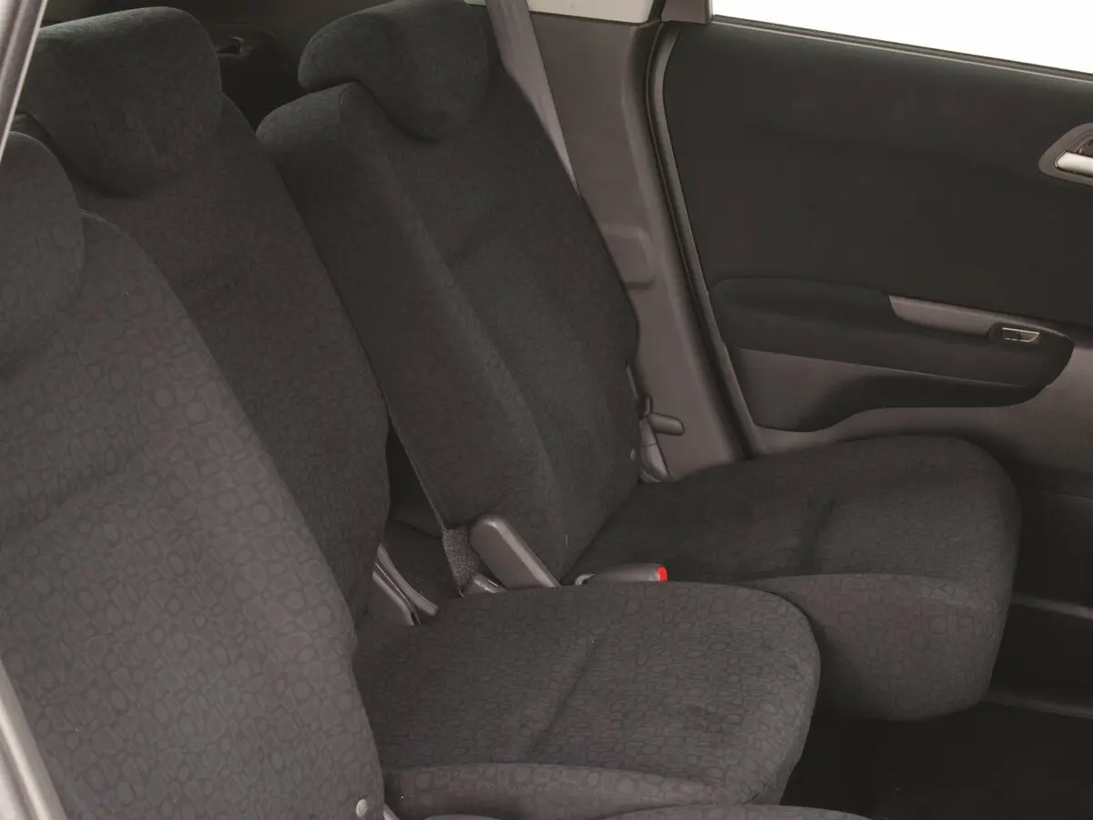 Honda FR-V 2004 – 2009 Компактвэн — 照片 10