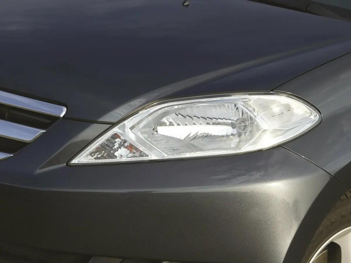 Honda FR-V 2004 – 2009 Компактвэн — 照片 14