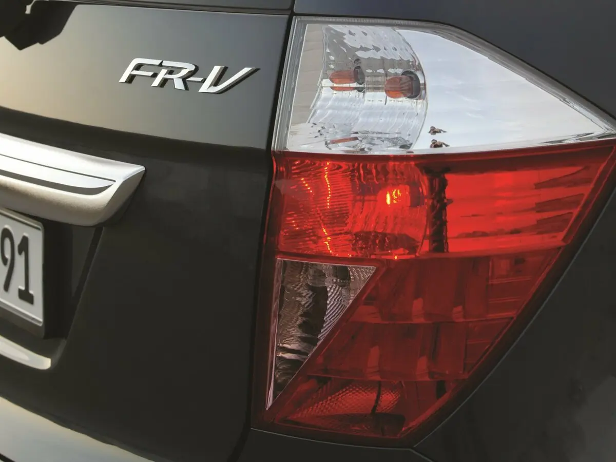 Honda FR-V 2004 – 2009 Компактвэн — 照片 15