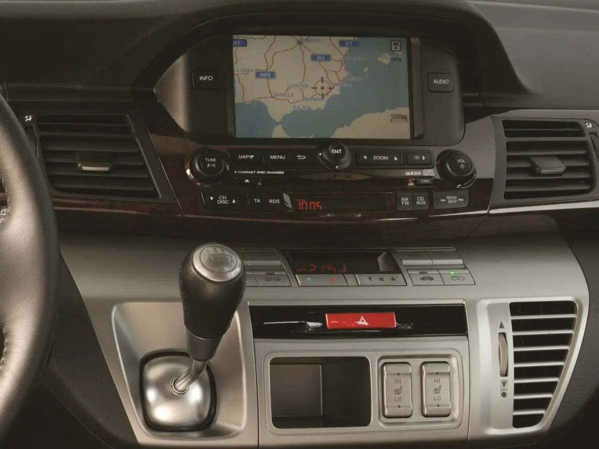 Honda FR-V 2004 – 2009 Компактвэн — 照片 16