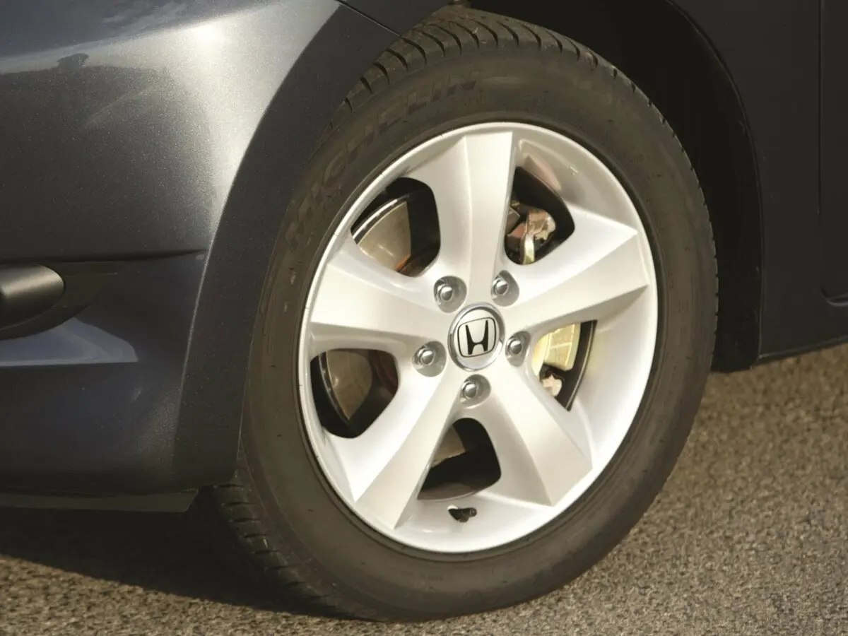 Honda FR-V 2004 – 2009 Компактвэн — 照片 18