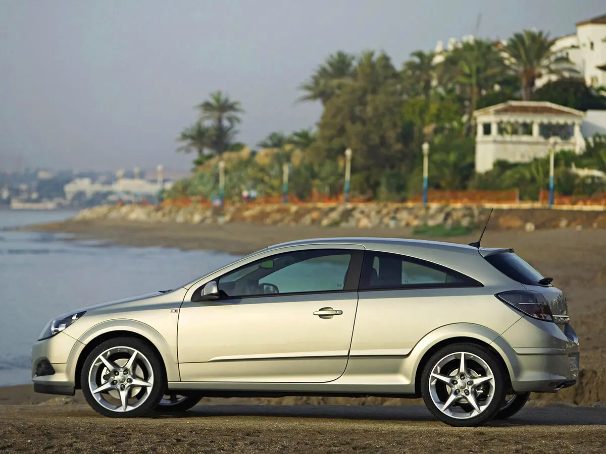 Opel Astra H Хэтчбек 3 дв. GTC — фото 2