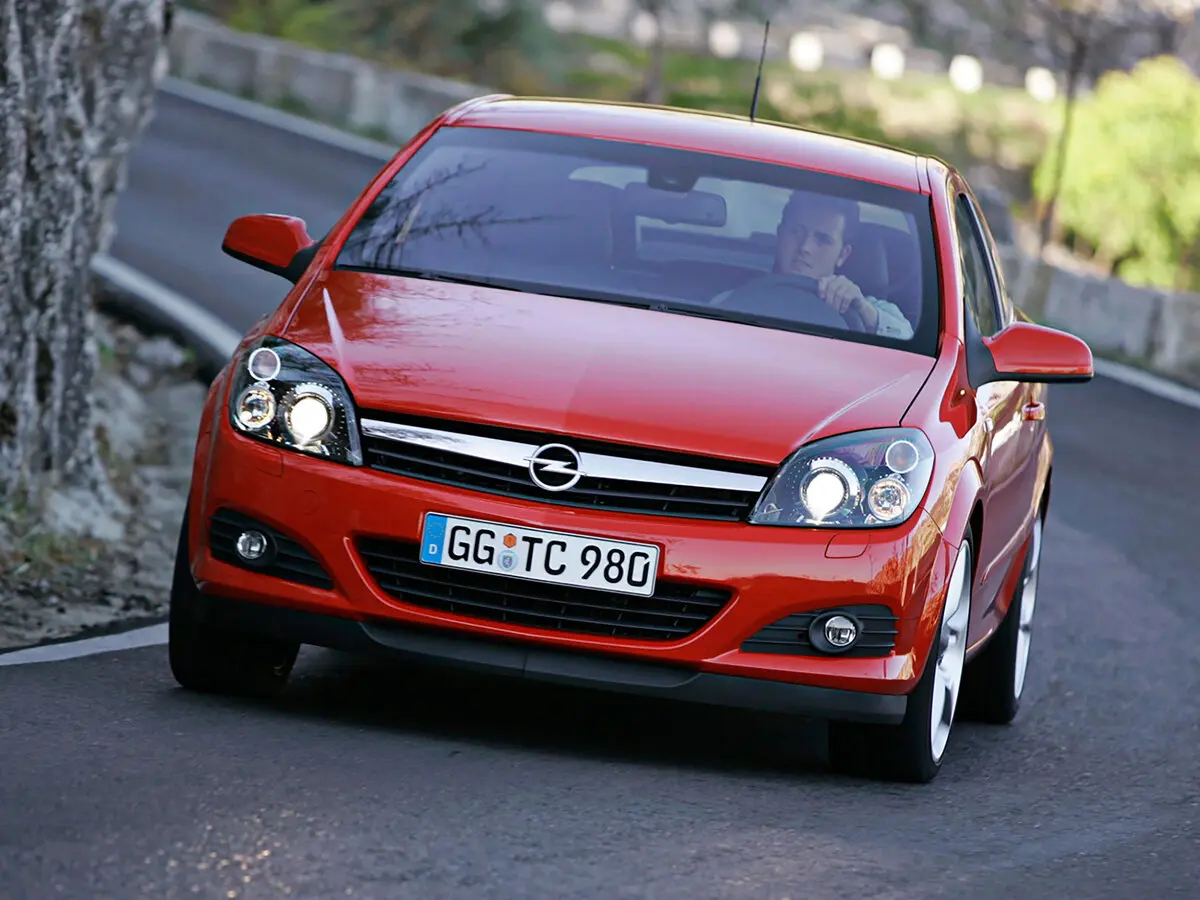 Opel Astra H Хэтчбек 3 дв. GTC — фото 3