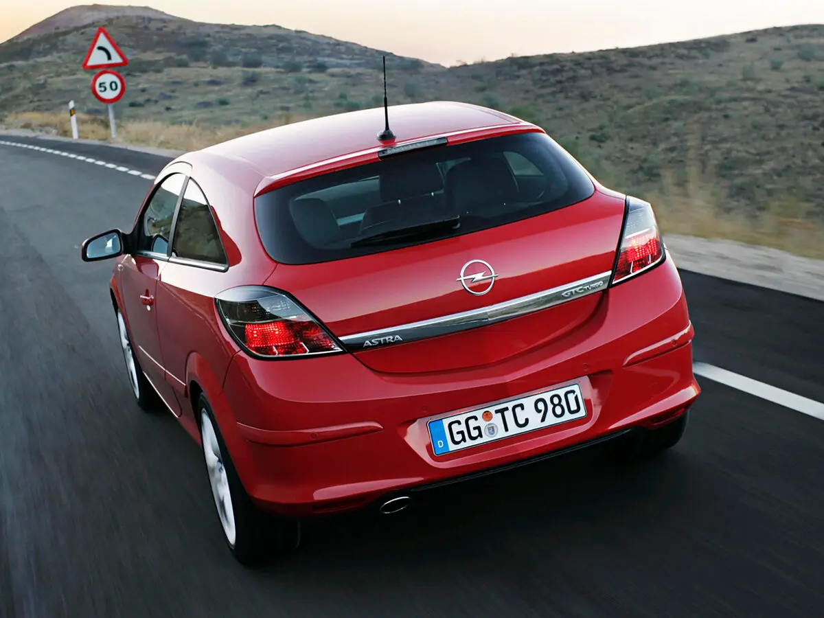 Opel Astra H Хэтчбек 3 дв. GTC — фото 4