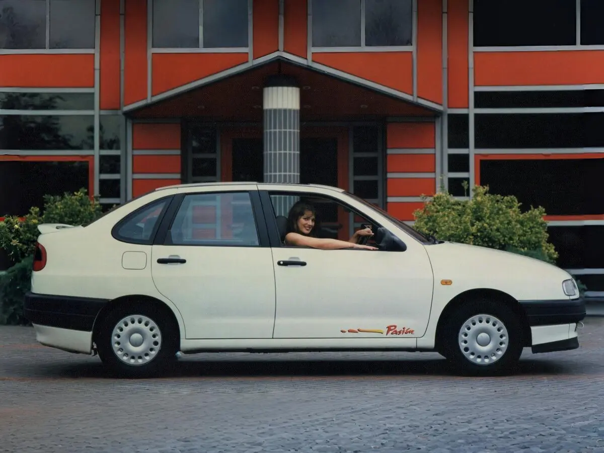 SEAT Cordoba I Седан — photo 2