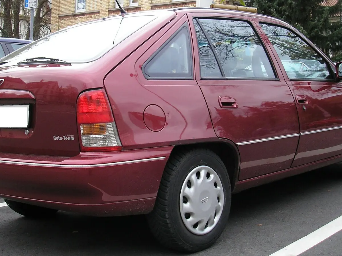 Daewoo Nexia I Хэтчбек 5 дв. — фото 3
