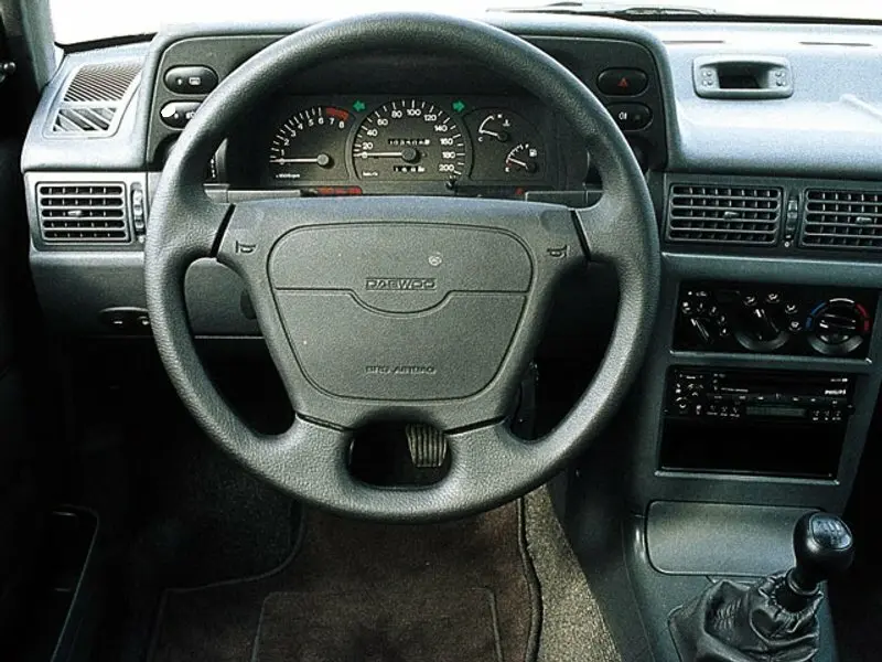 Daewoo Nexia I Хэтчбек 5 дв. — фото 4
