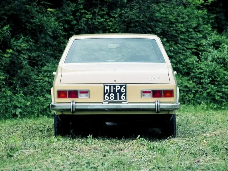 Alfa Romeo Alfetta 1972 – 1987 Седан — сүрөт 3