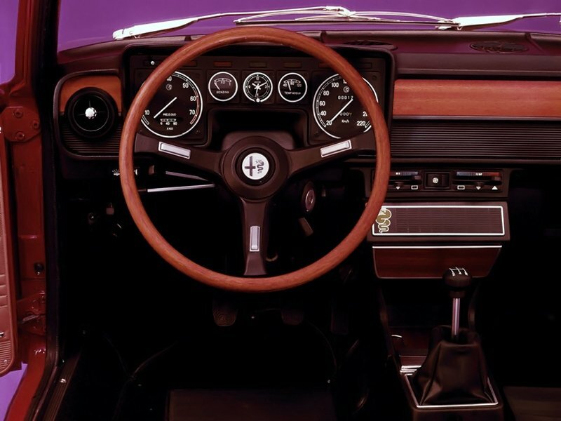 Alfa Romeo Alfetta 1972 – 1987 Седан