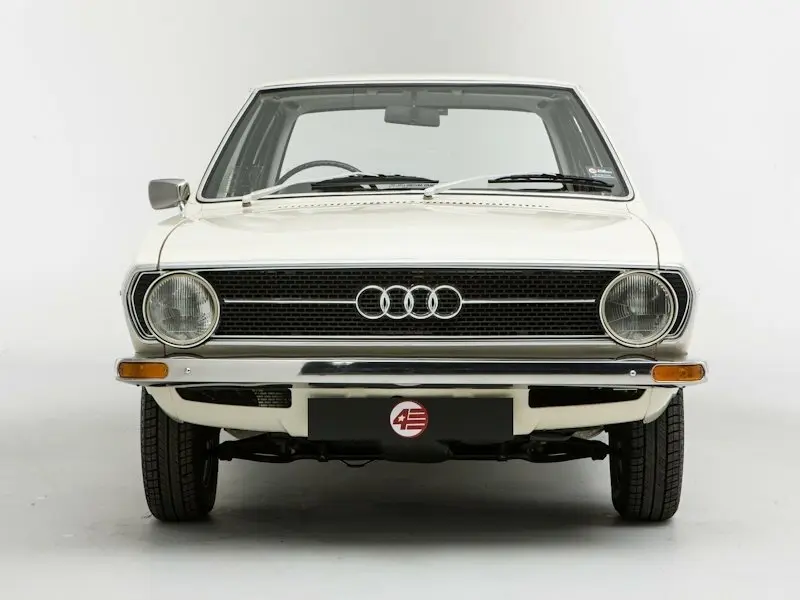 Audi 80 II (B1) Седан — сүрөт 2