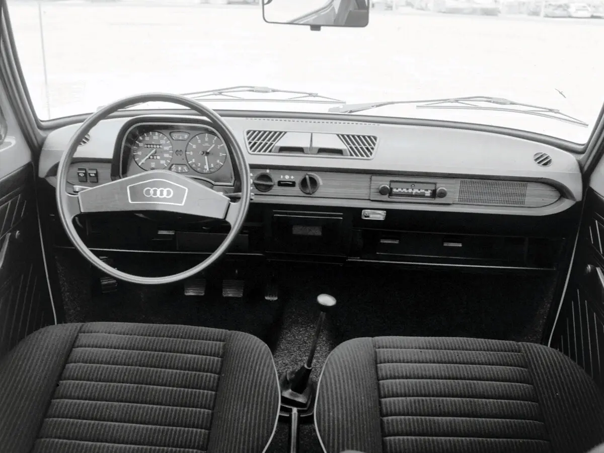Audi 50 1974 – 1978 Хэтчбек 3 дв. — 照片 6