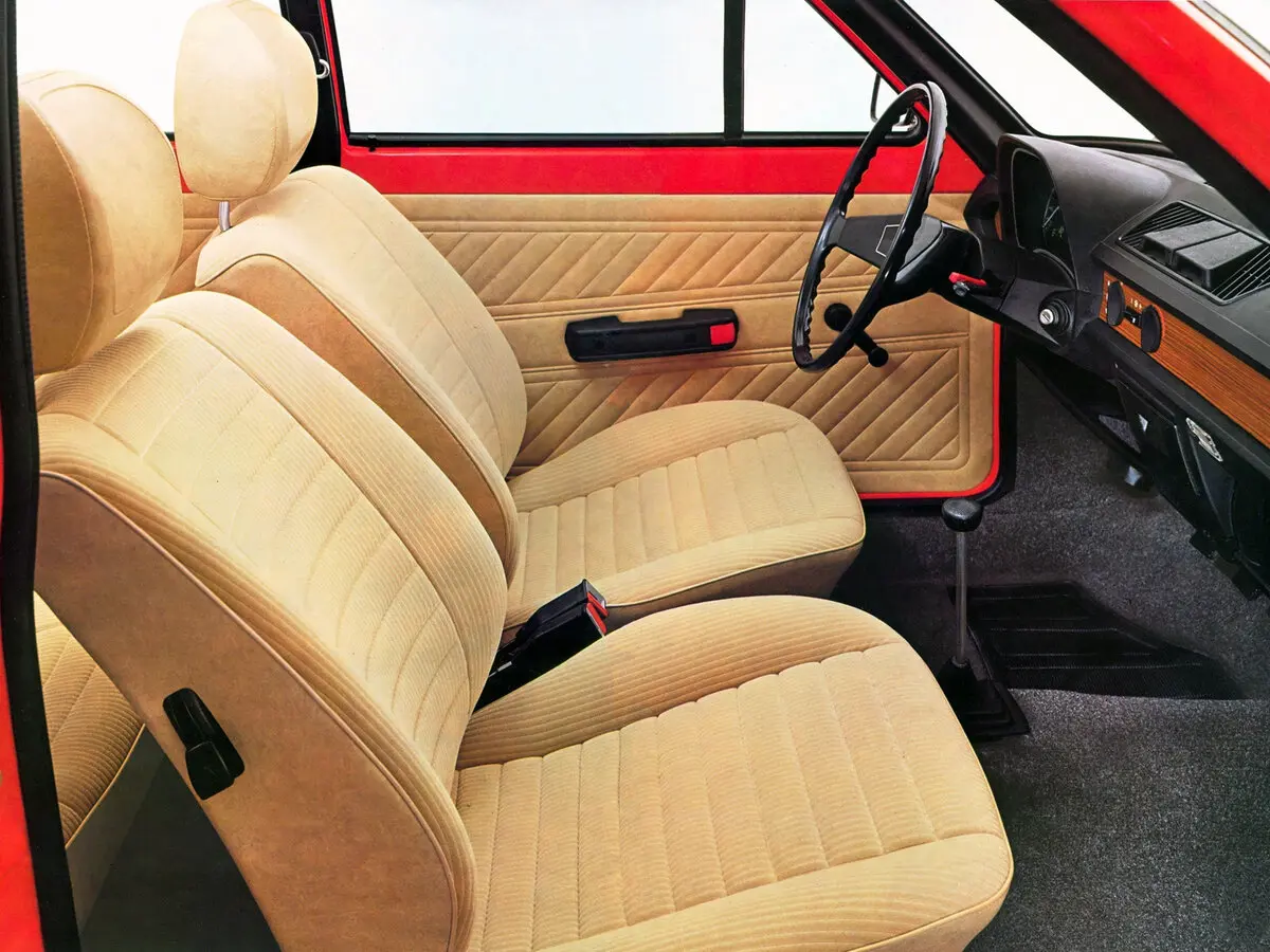 Audi 50 1974 – 1978 Хэтчбек 3 дв. — 照片 7
