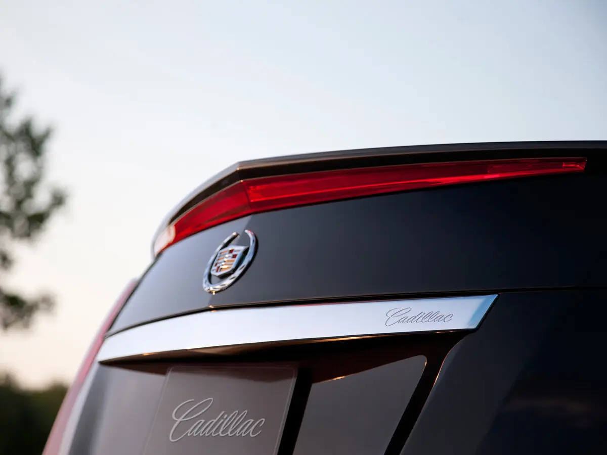 Cadillac ELR I Фастбек — photo 16