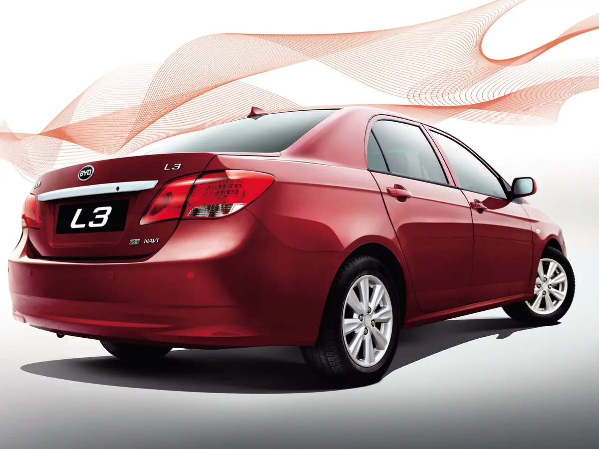 BYD L3 2010 – 2015 Седан — photo 3
