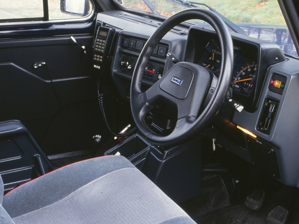Carbodies FX4 1982 – 1995 Седан — фото 3