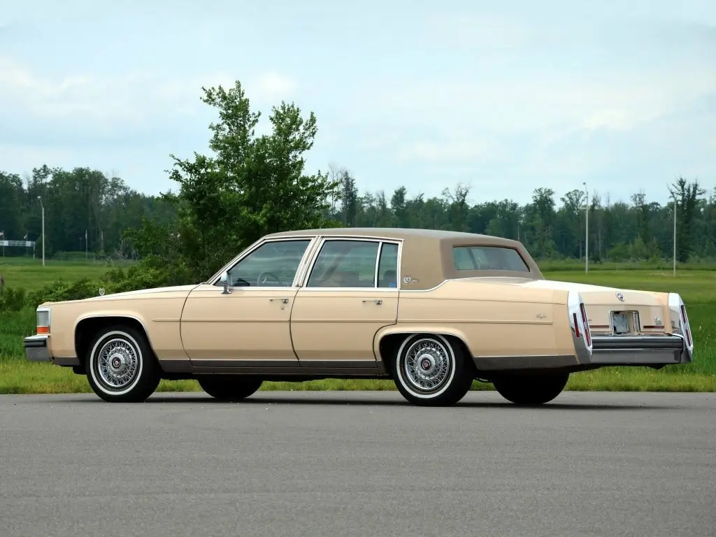Cadillac Brougham 1987 – 1992 Седан — 照片 2