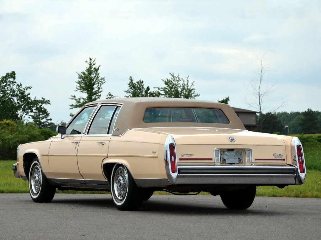 Cadillac Brougham 1987 – 1992 Седан — фото 3