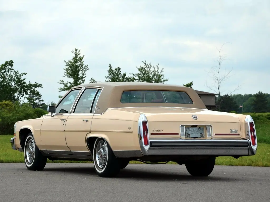 Cadillac Brougham 1987 – 1992 Седан — 照片 3