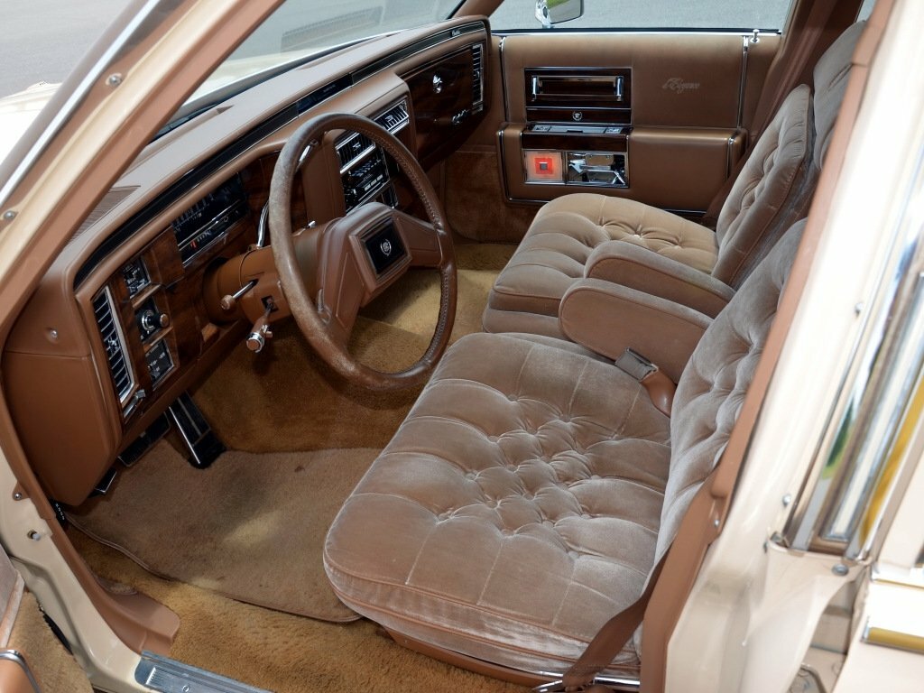 Cadillac Brougham 1987 – 1992 Седан — фото 4
