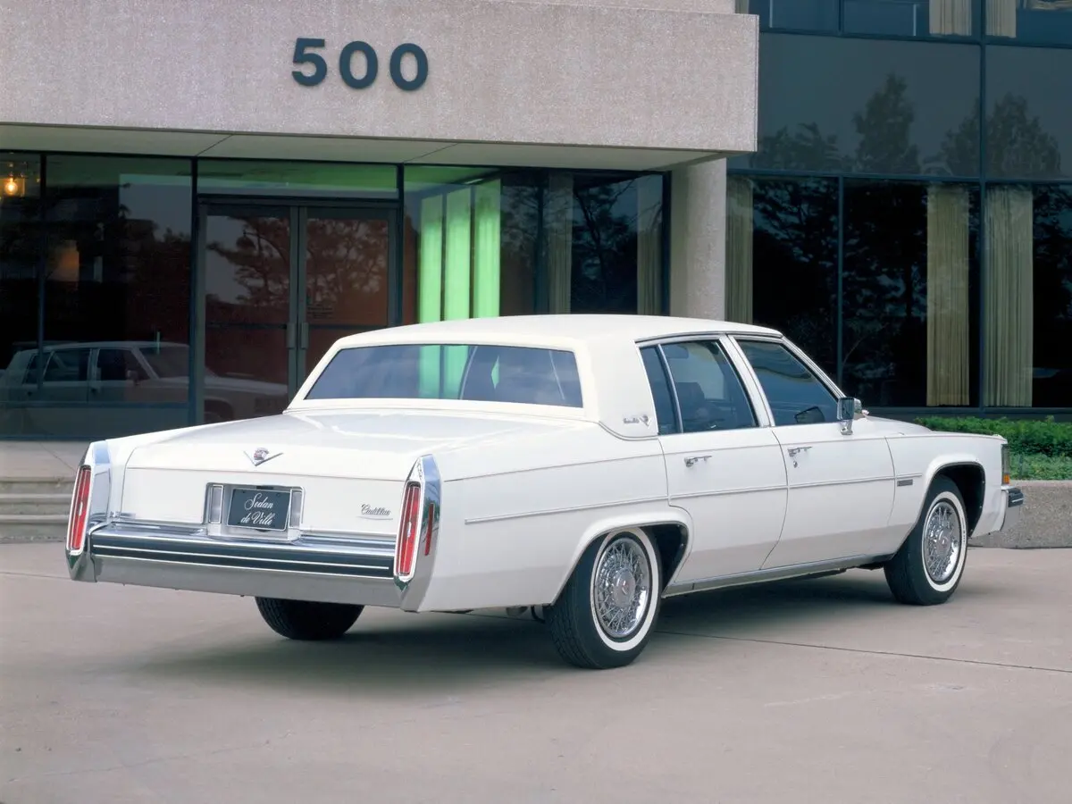 Cadillac DeVille V Седан — сүрөт 3