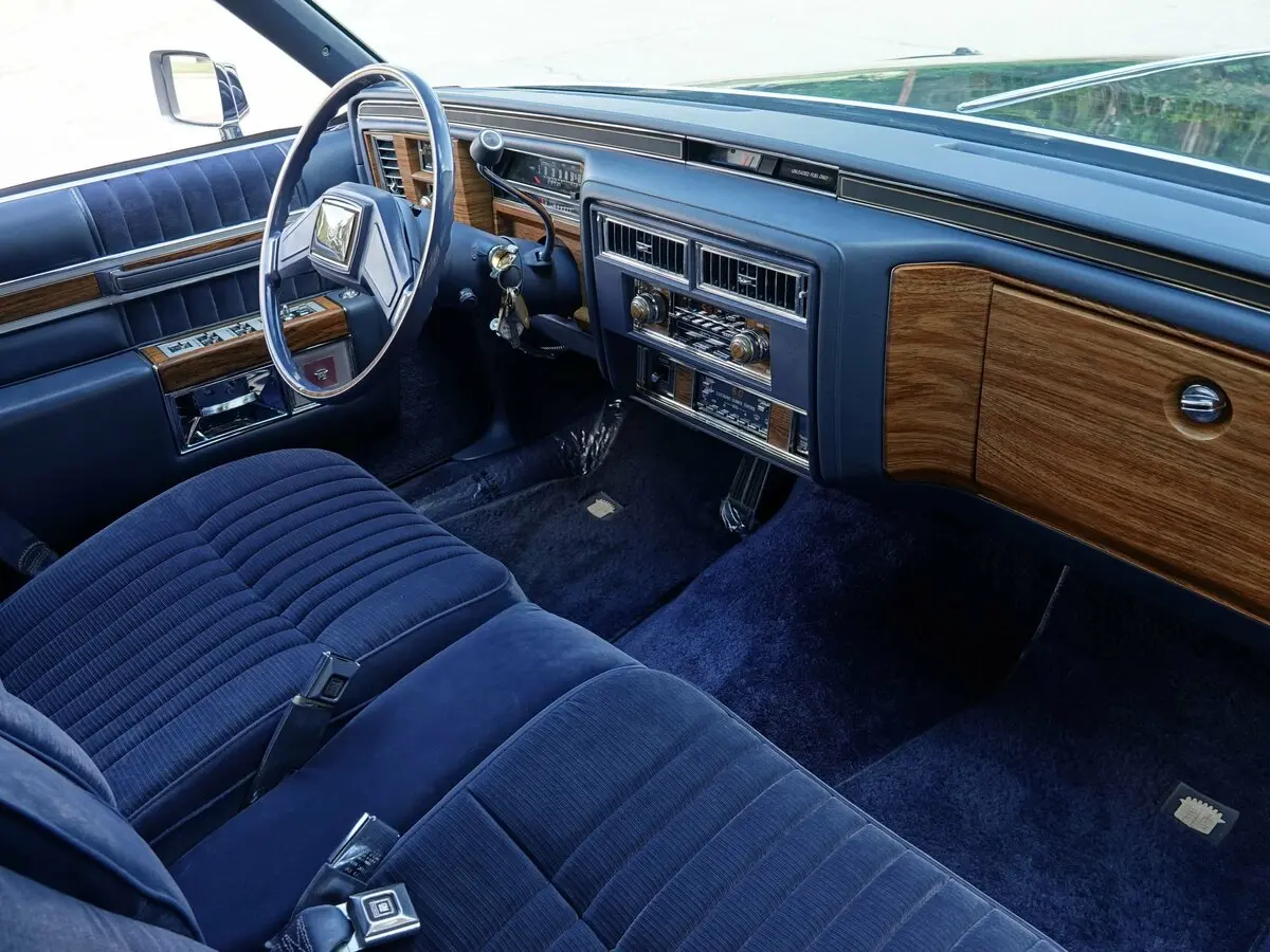Cadillac DeVille V Седан — сүрөт 5