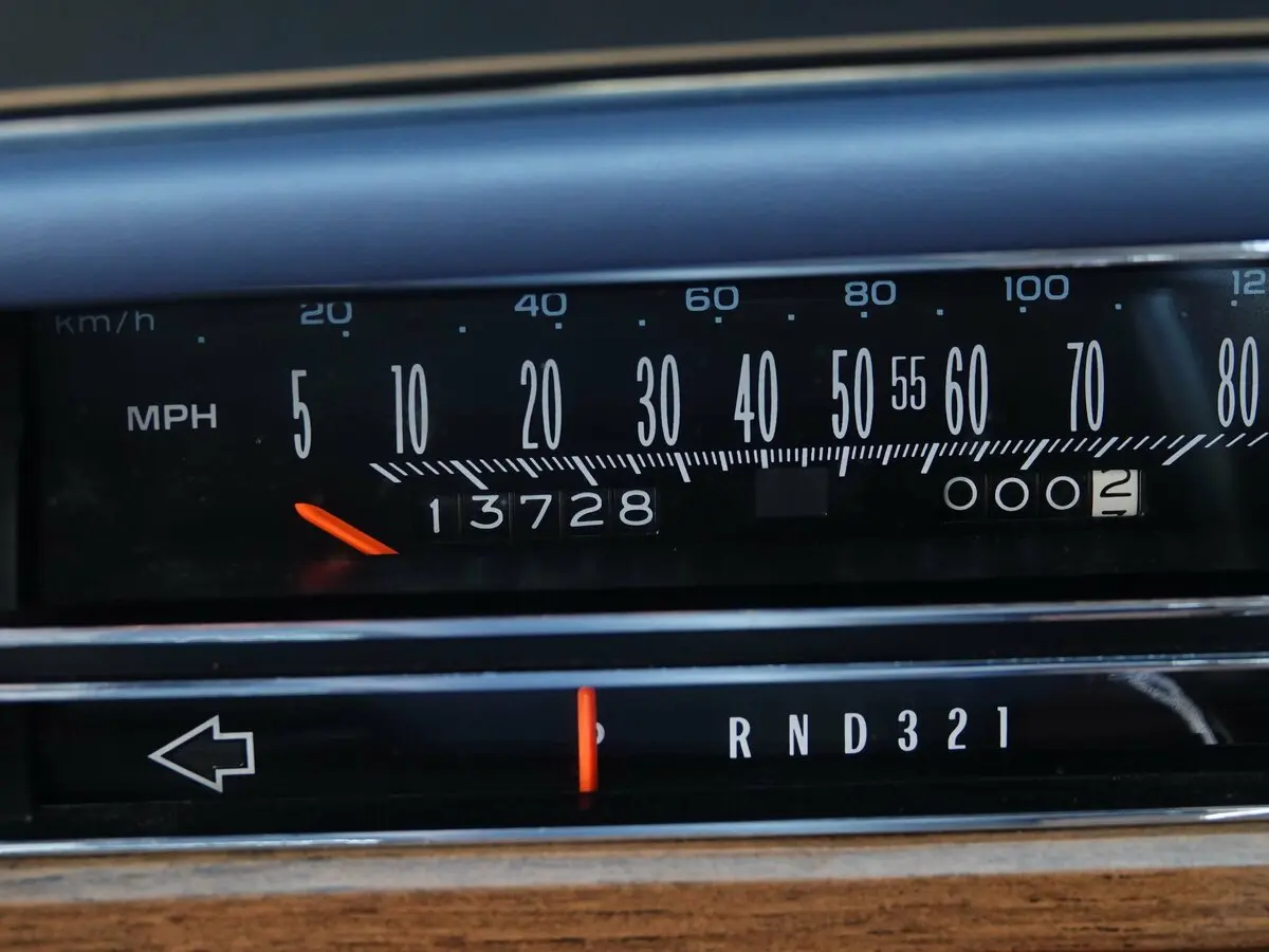 Cadillac DeVille V Седан — сүрөт 7