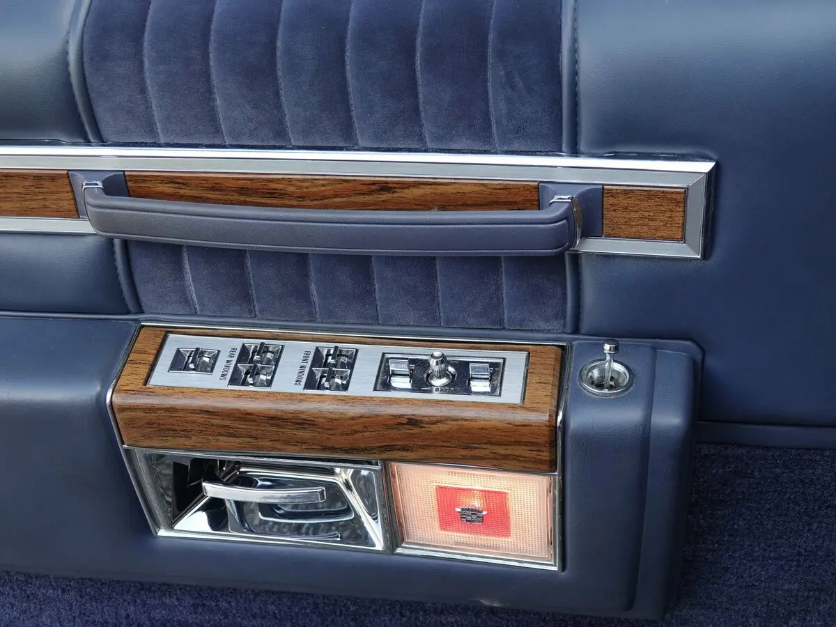 Cadillac DeVille V Седан — сүрөт 8