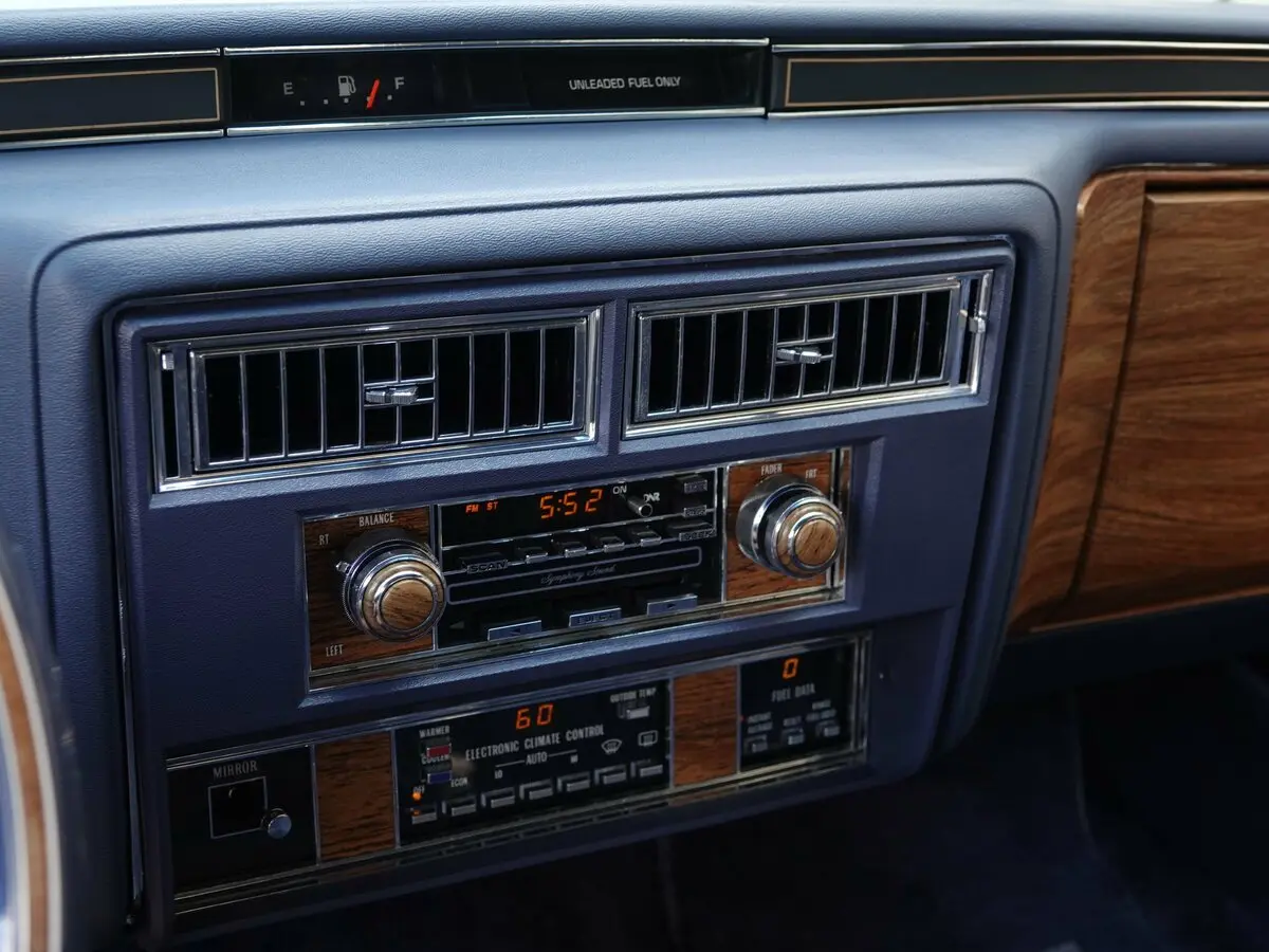 Cadillac DeVille V Седан — сүрөт 10