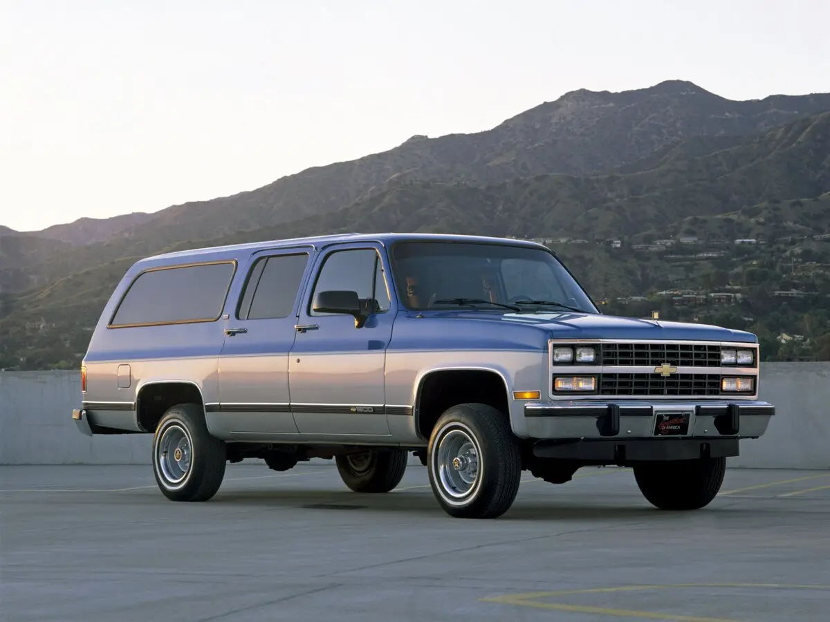 Chevrolet Suburban VII
