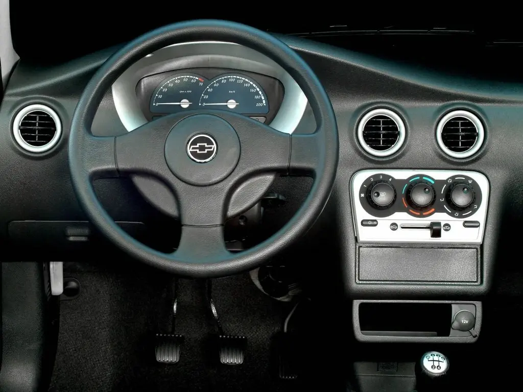 Chevrolet Celta 2000 – 2006 Хэтчбек 3 дв. — сүрөт 4