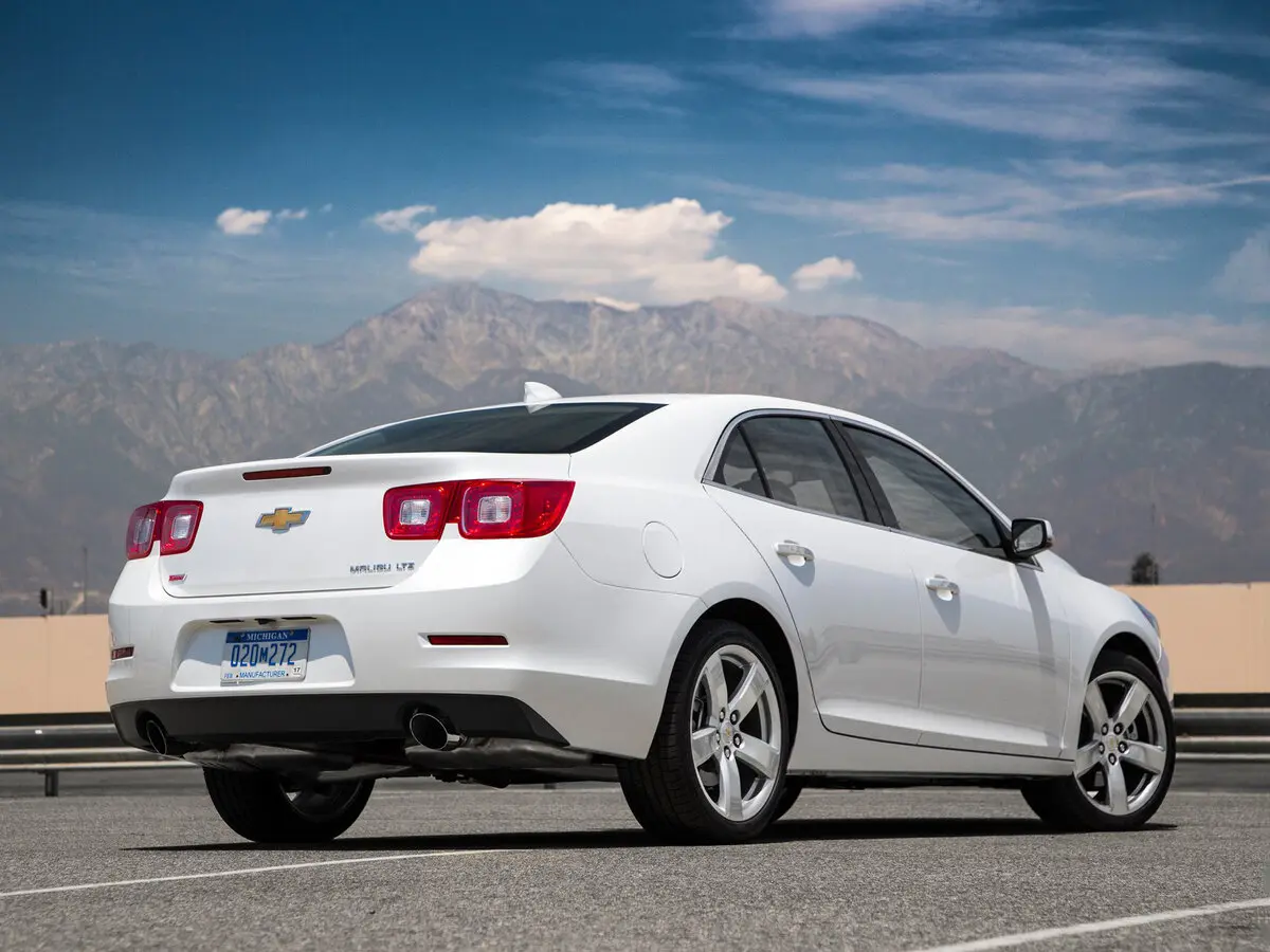 Chevrolet Malibu VIII Рестайлинг Седан — сүрөт 4