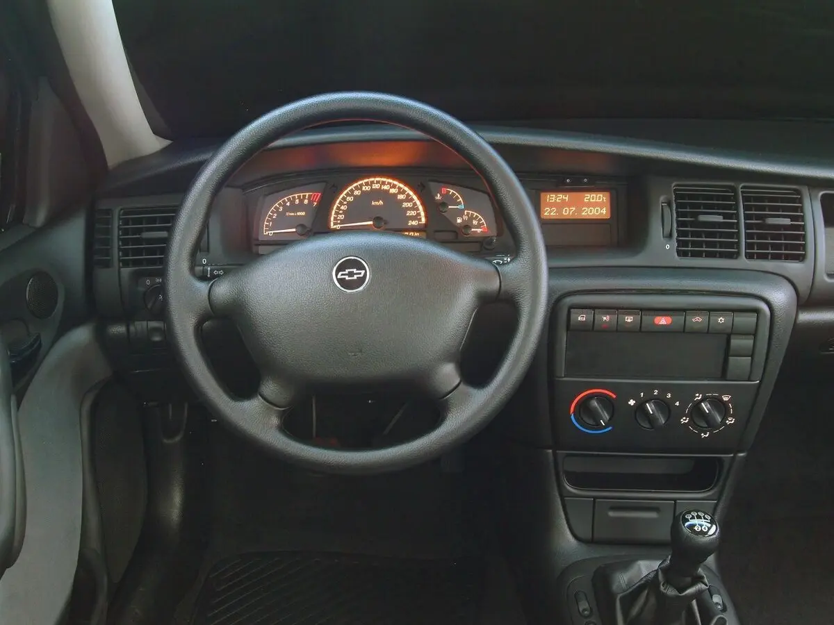 Chevrolet Vectra II Седан — photo 4