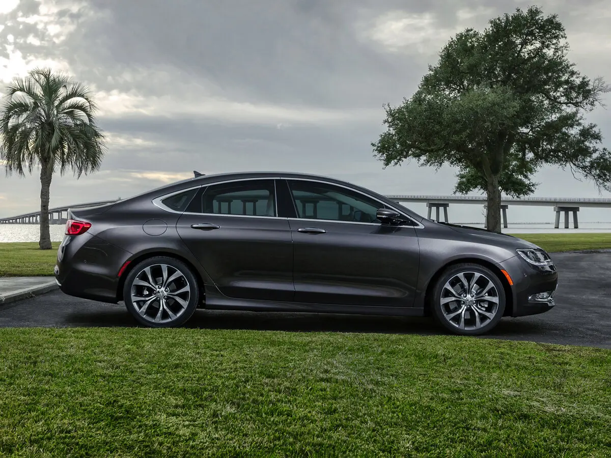 Chrysler 200 II Седан — сүрөт 2