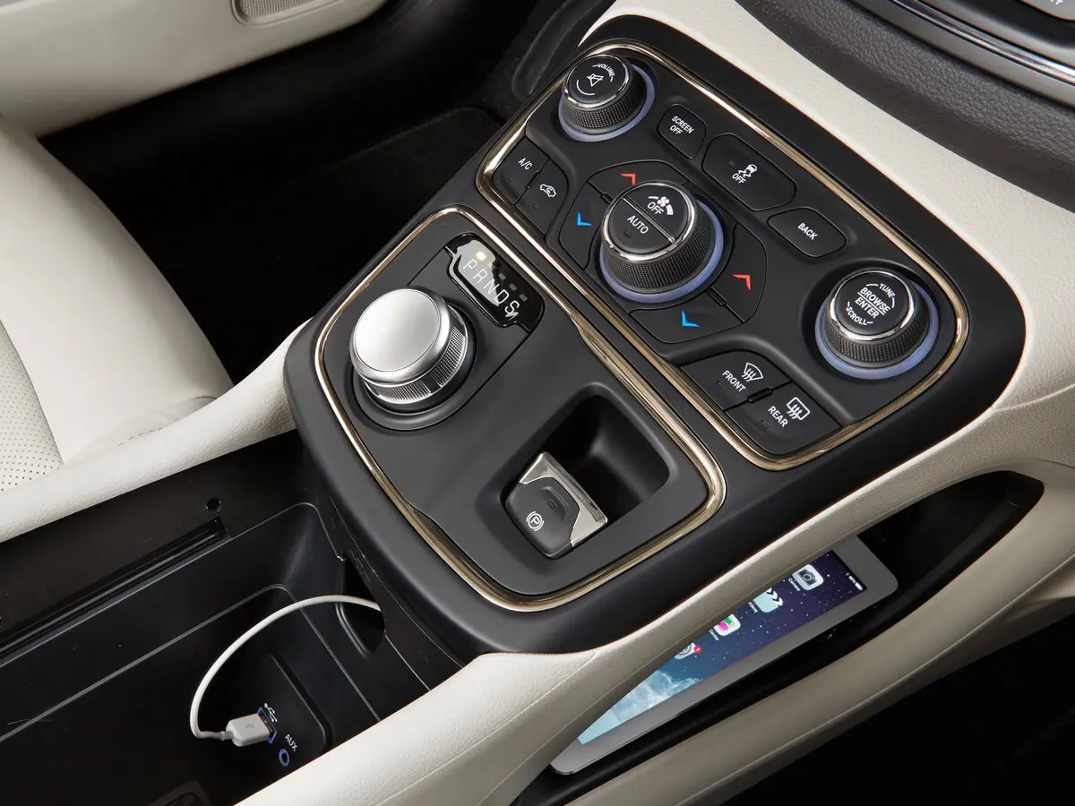 Chrysler 200 II Седан — сүрөт 11