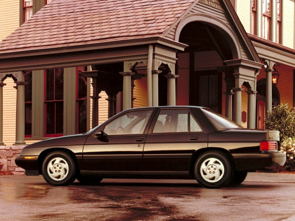 Chevrolet Corsica 1987 – 1996 Седан — фото 2