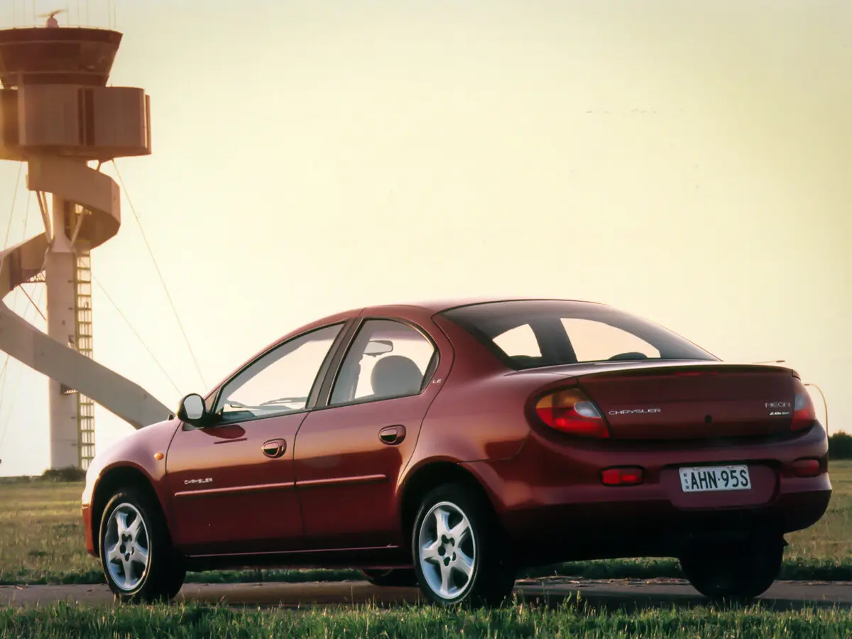 Chrysler Neon II Седан — 照片 4