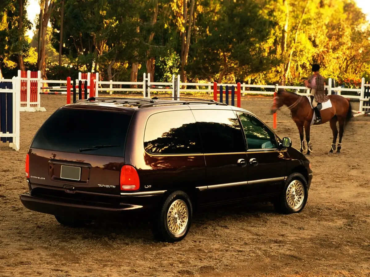 Chrysler Town & Country III Минивэн — photo 4