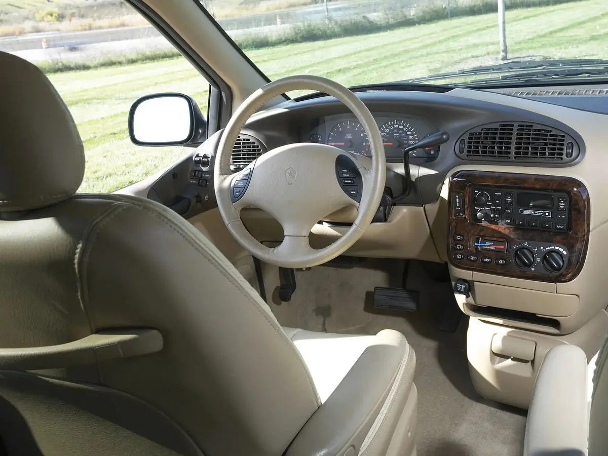 Chrysler Town & Country III Минивэн — photo 5