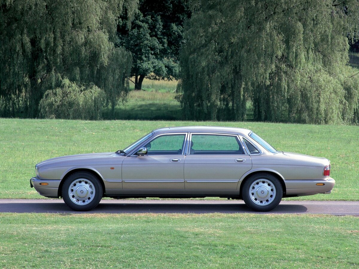 Daimler X308 1997 – 2003 Седан — фото 2