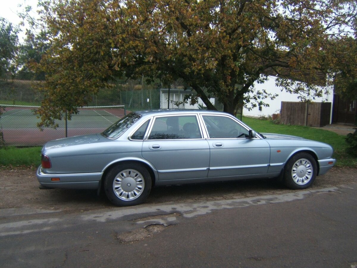 Daimler X300 1993 – 1997 Седан — фото 2
