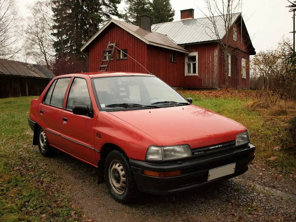 Daihatsu Charade III Седан