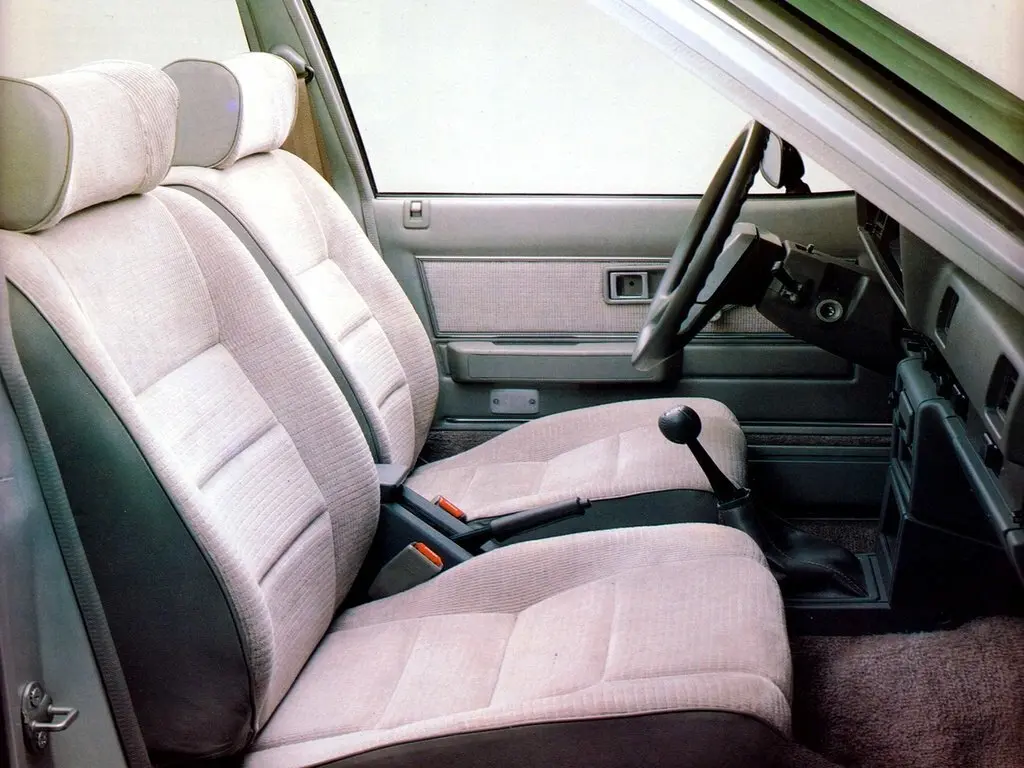 Daihatsu Charmant 1981 – 1987 Седан — сүрөт 4