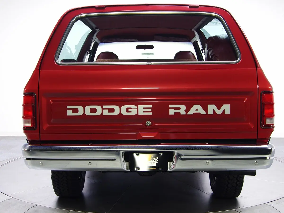 Dodge Ramcharger II Внедорожник 3 дв. — сүрөт 2