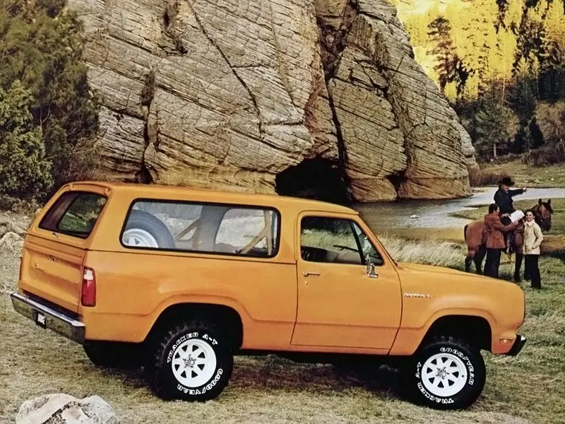 Dodge Ramcharger I Внедорожник 3 дв. — сүрөт 3