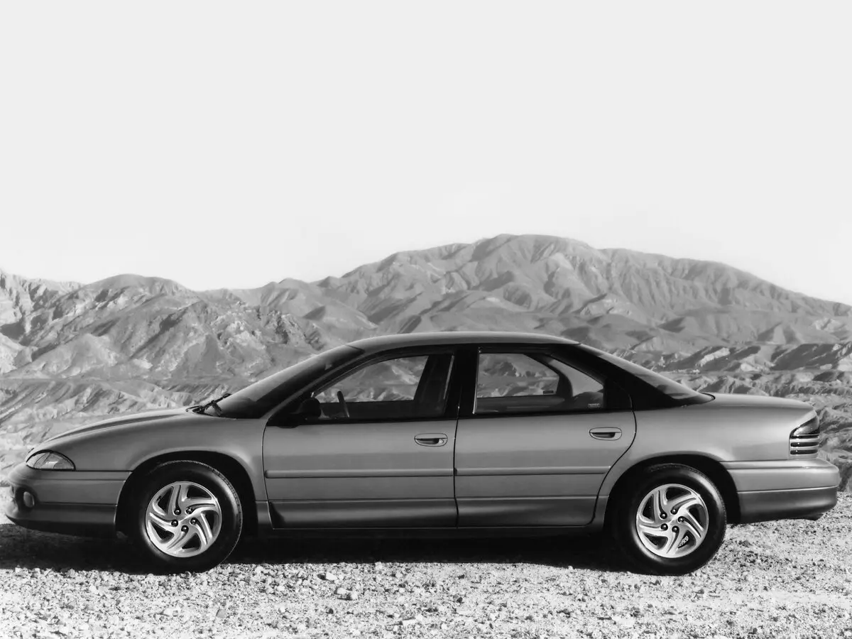 Dodge Intrepid I Седан — сүрөт 2