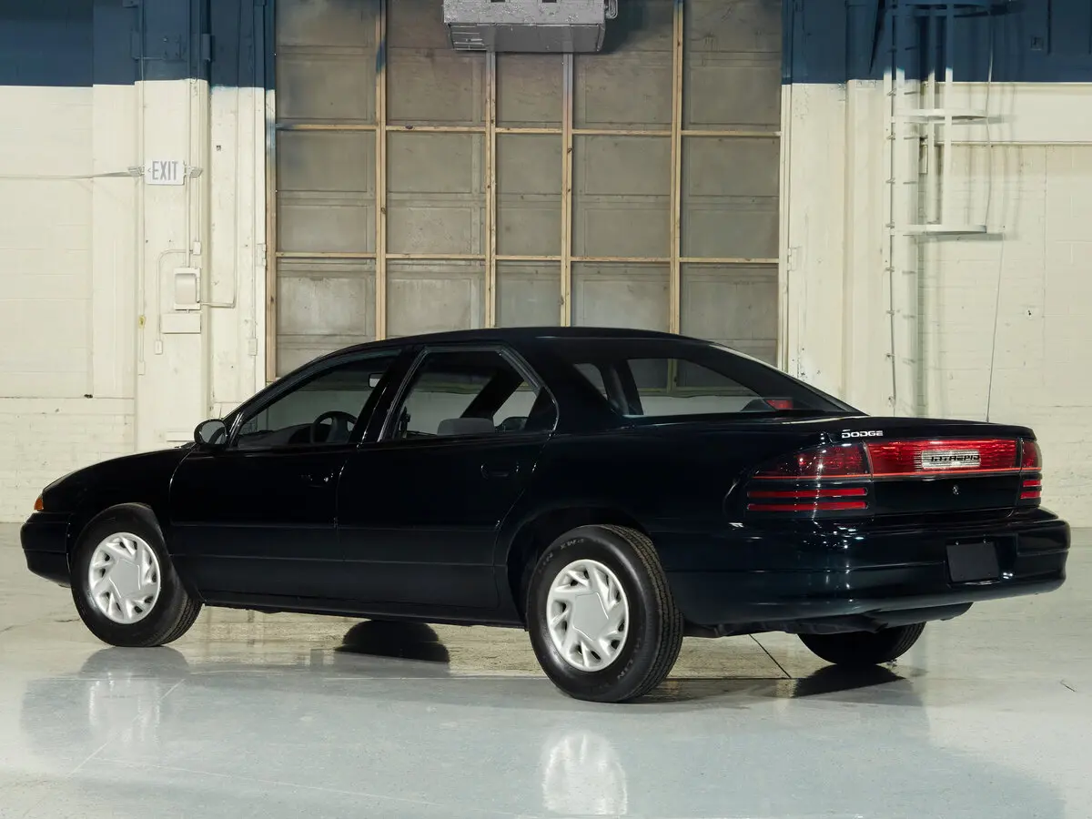 Dodge Intrepid I Седан — сүрөт 3