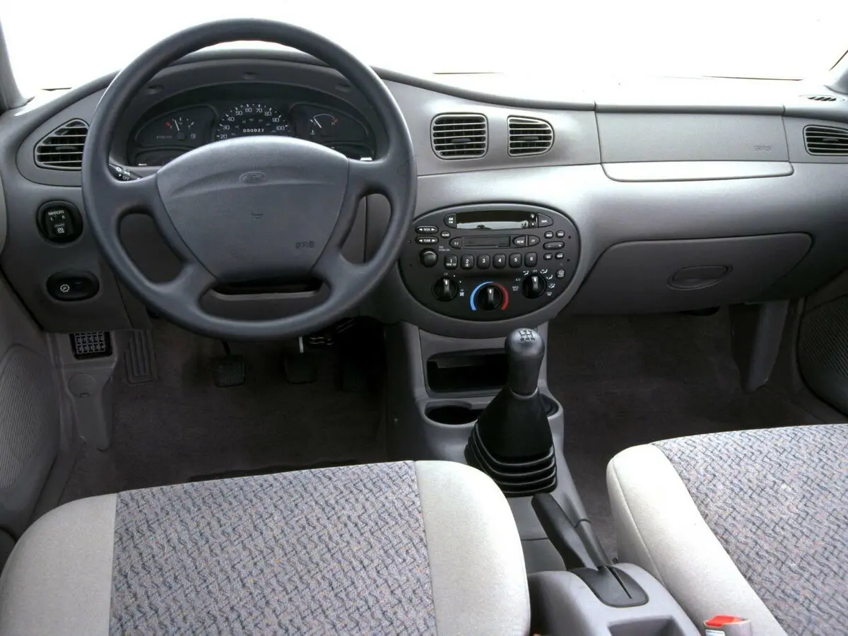 Ford Escort (North America) III Купе — сүрөт 4